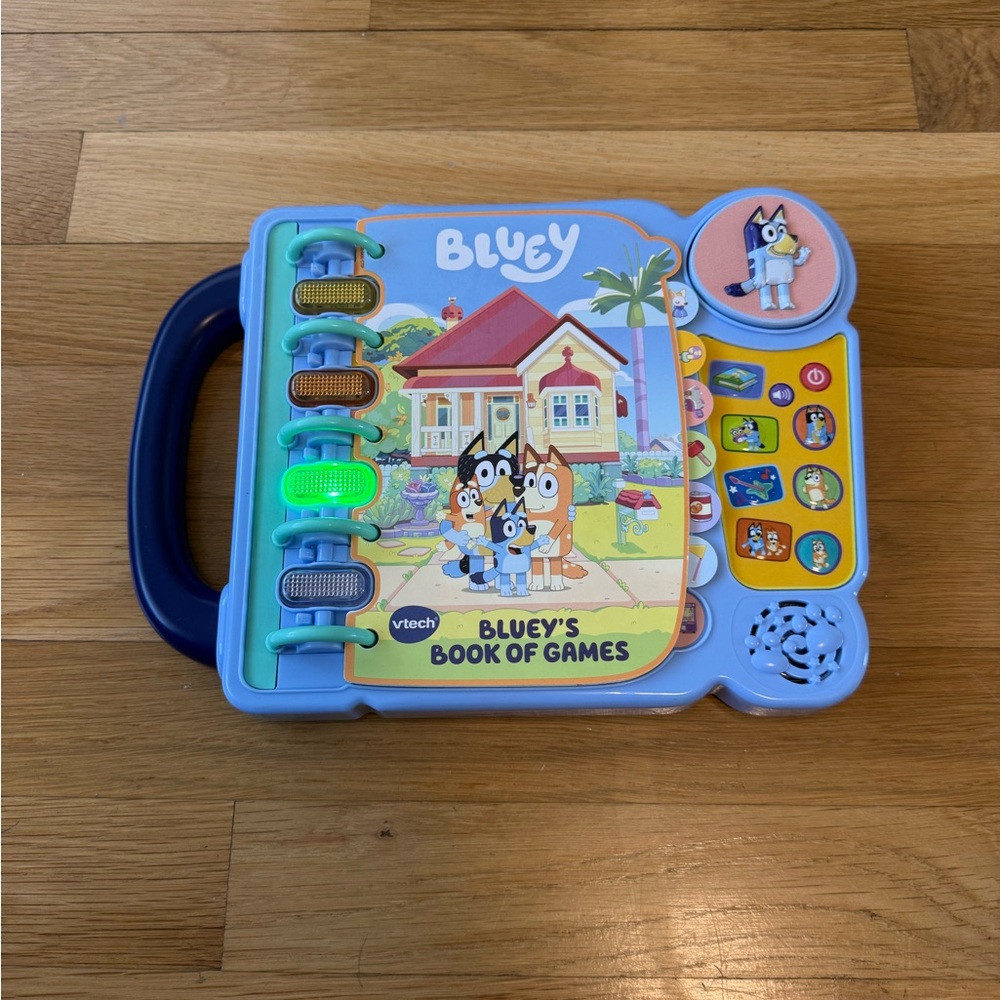 VTech Bluey Bluey's Book of Games Baby and Toddler Toys - Picture 5 of 8